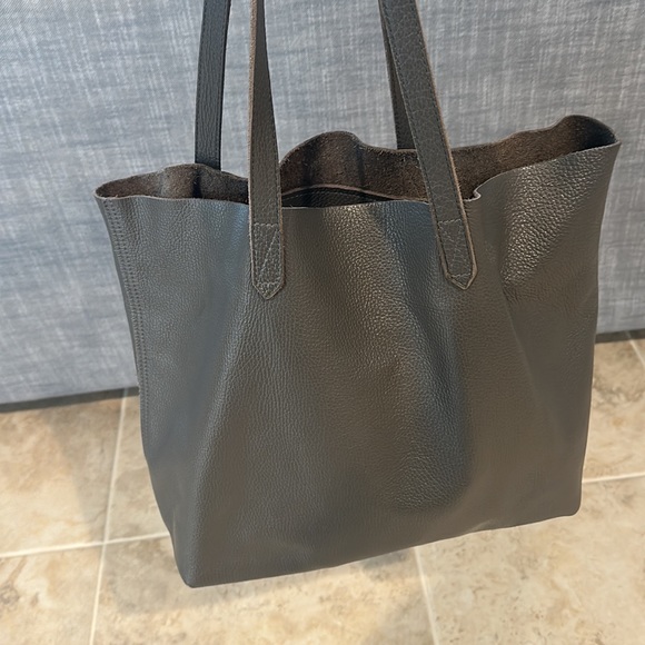 Cuyana Soft Pebbled Tote in Grey - Picture 9 of 11
